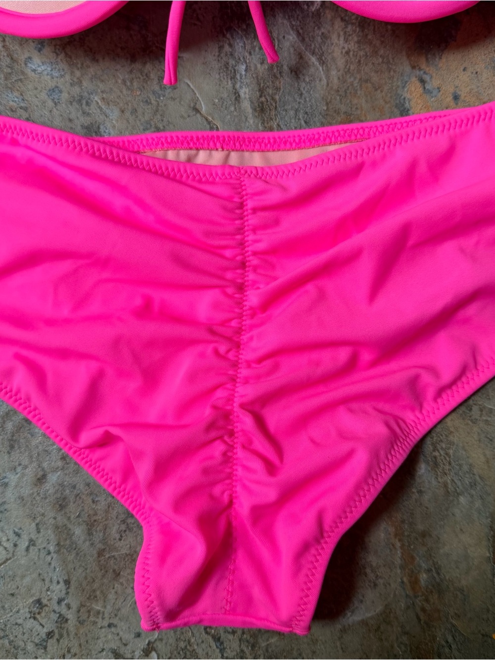 NWT Victoria's Secret Neon Pink Bikini Set Underwire Top 32C Medium M Bottom - Picture 4 of 9